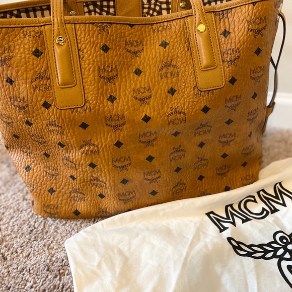 ‼️🔥 MCM Liz Reversible Shopper🔥‼️ - Picture 6 of 8